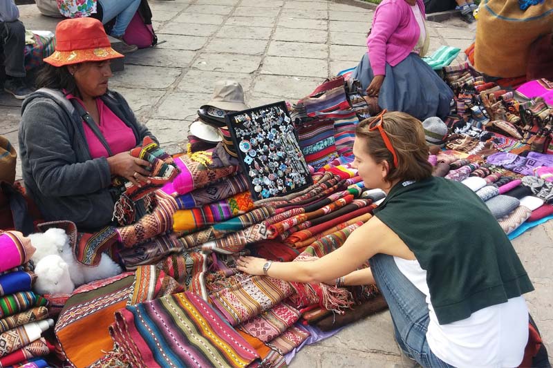 Shopping in Cusco Haggling the price