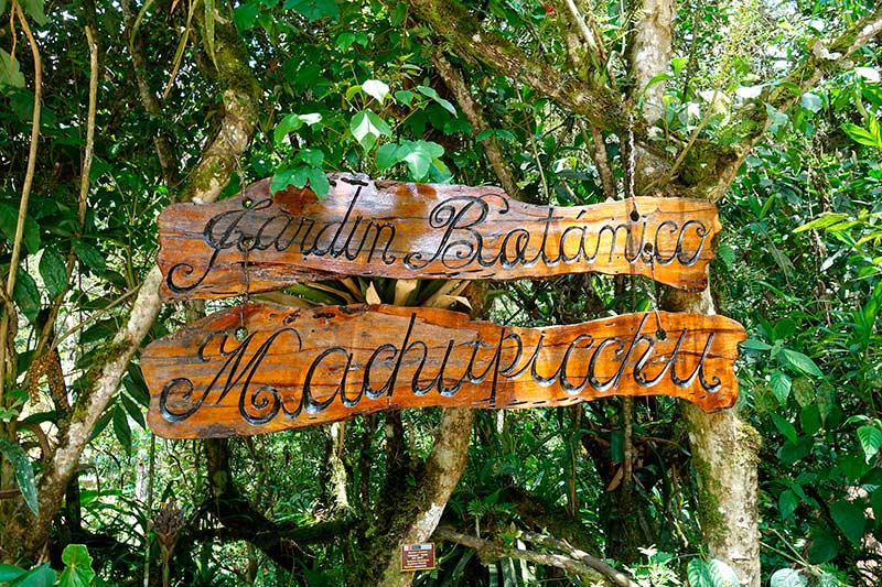 Tres Portadas Jardin botanico - Machu Picchu
